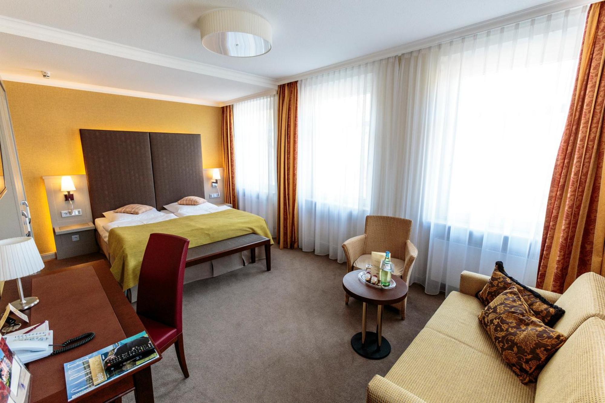 Parkhotel Gueldene Berge Вайсенфельс Экстерьер фото