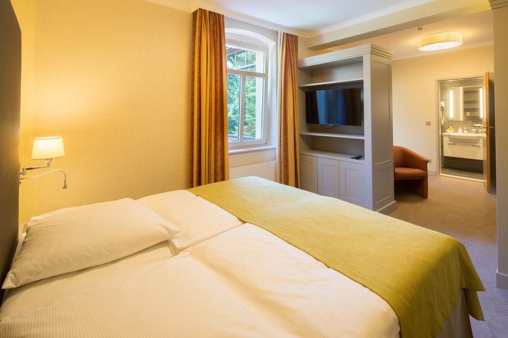 Parkhotel Gueldene Berge Вайсенфельс Экстерьер фото